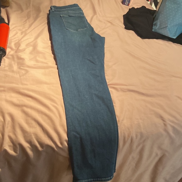 Women’s Mid-Rise Skinny Levi’s - Picture 4 of 6